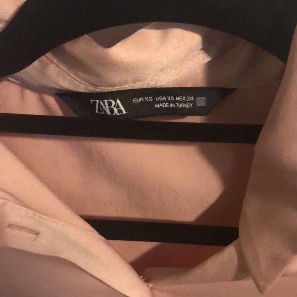Zara satin effect shoulder pad bodysuit. Size XS in color beige-pink - Picture 2 of 2